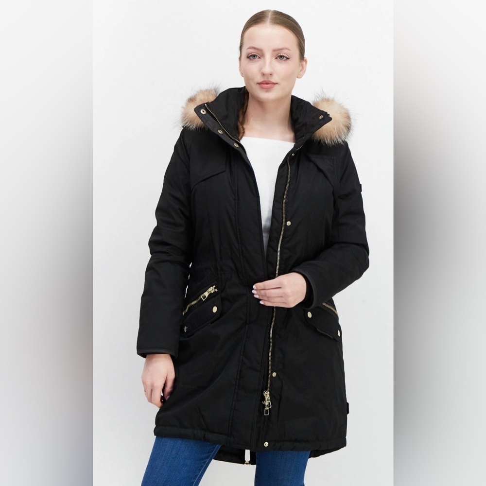 TUMI BLACK PUFFER COAT WITH TAN FUR TRIM. - Picture 16 of 16